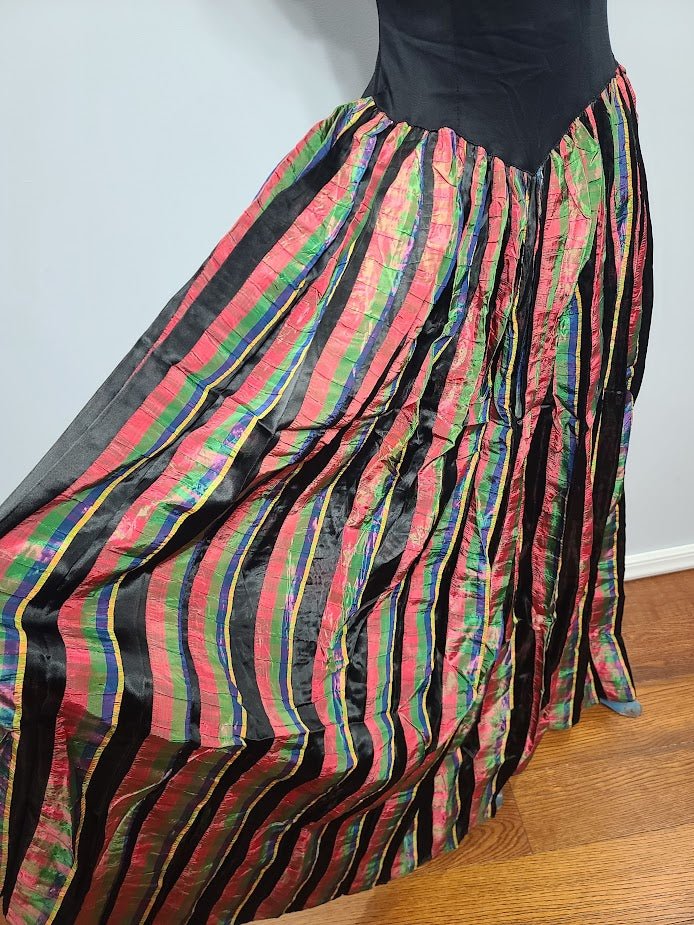 Gown with Colorful Skirt(B-30' W-22' H-full) — image 6