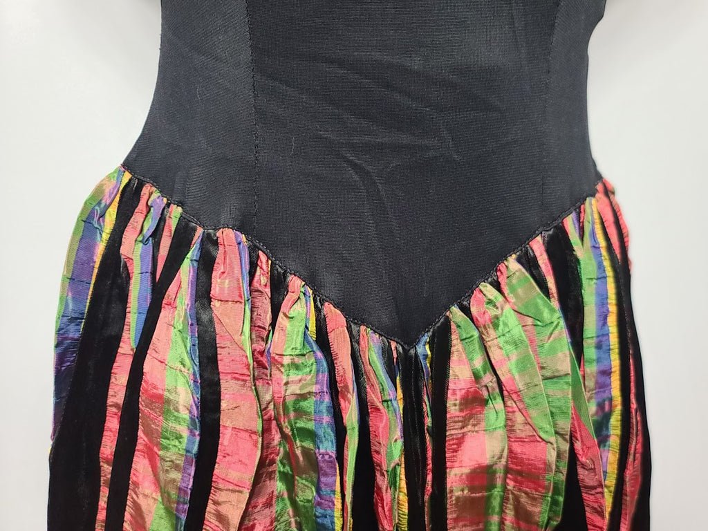 Gown with Colorful Skirt(B-30' W-22' H-full) — image 7