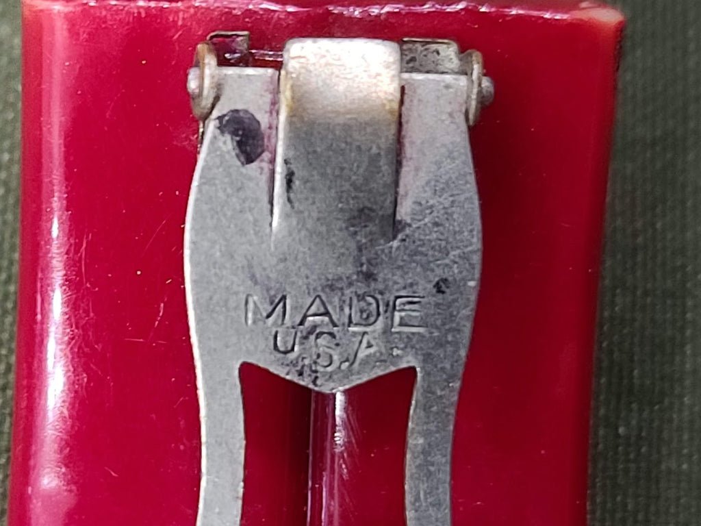 Bakelite? Fur Clip — image 4