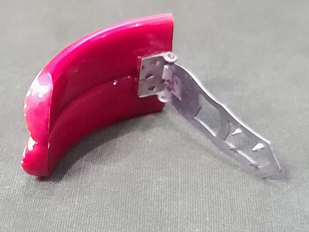 Bakelite? Fur Clip — image 5