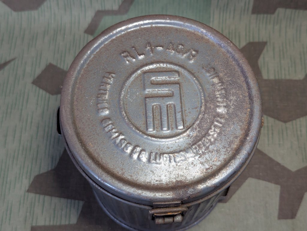 VM37 Volksgasmaske in Canister — image 11