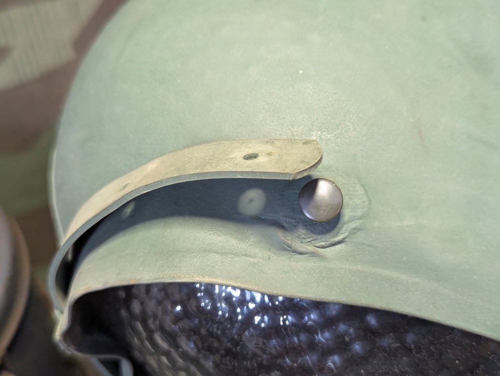 VM37 Volksgasmaske in Canister — image 4