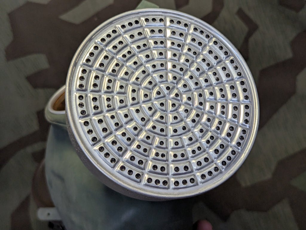 VM37 Volksgasmaske in Canister — image 7