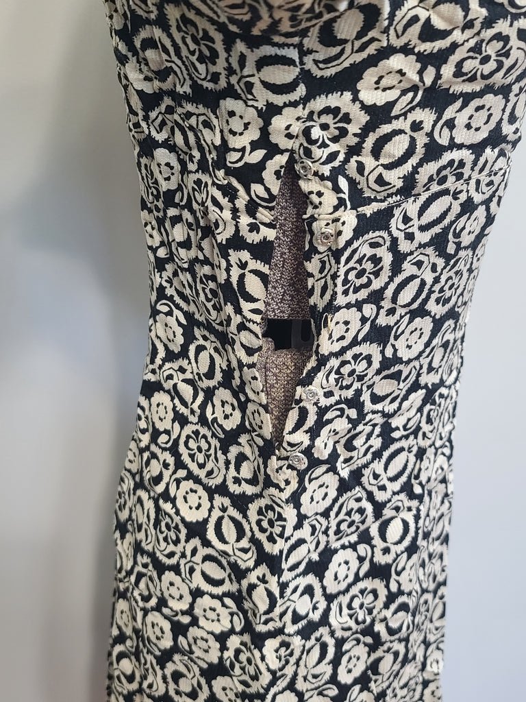 German Black and White Flower Print Dress(B-34' W-26' H-32') — image 10