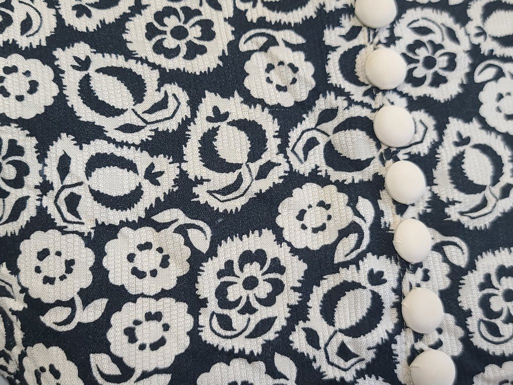 German Black and White Flower Print Dress(B-34' W-26' H-32') — image 9