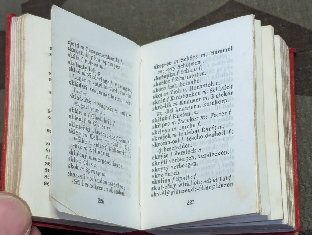 Tiny German-Czech Dictionary Book 1941 — image 6