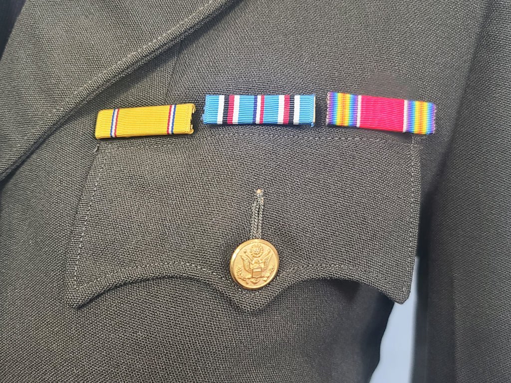 Army Nurse Uniform Jacket and Skirt(B-33' W-26' H-35') — image 9