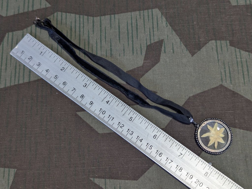 Edelweiss Velvet Necklace — image 2