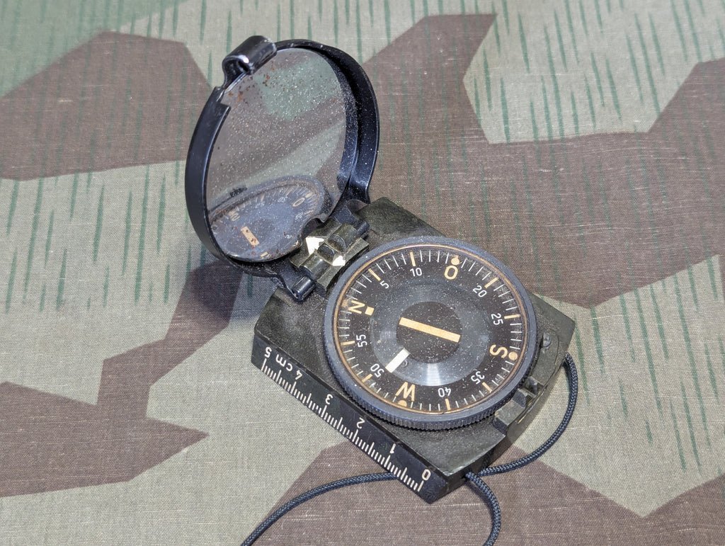 Wehrmacht Green Bakelite Compass — image 5