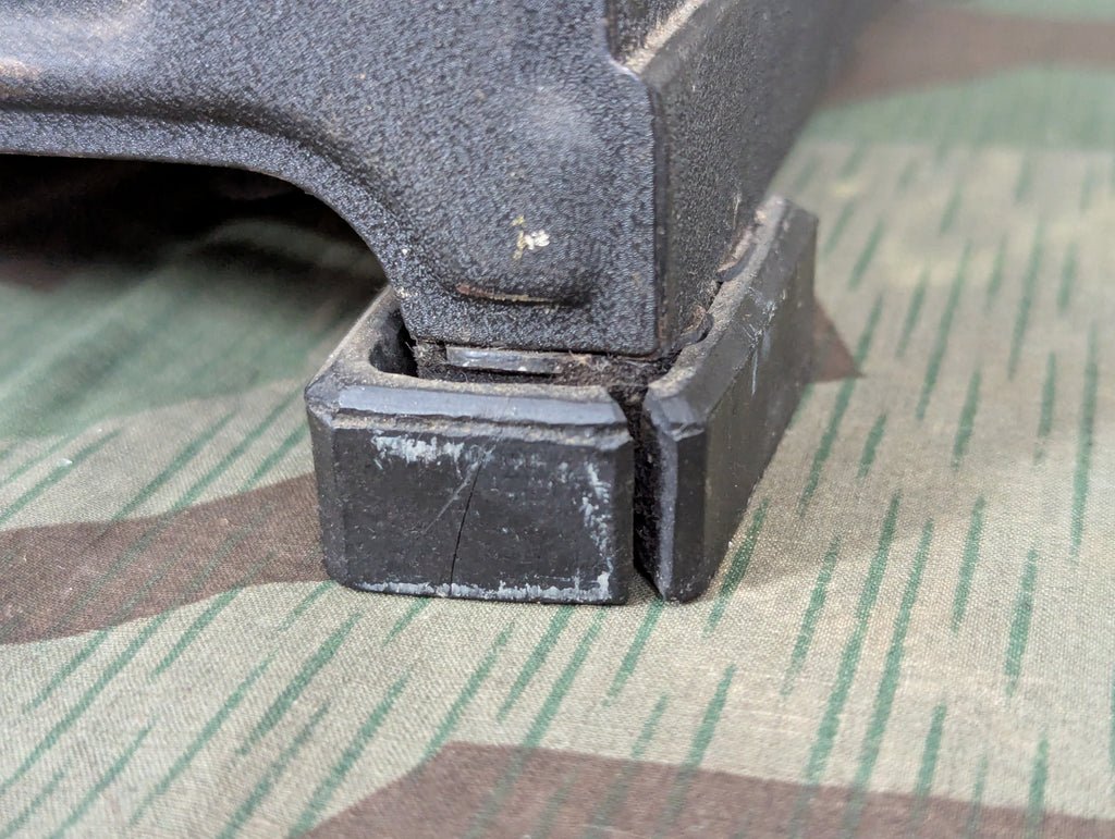 Olivetti M40 Simplified Kriegsausführung Italian German Typewriter (Needs Work) — image 13