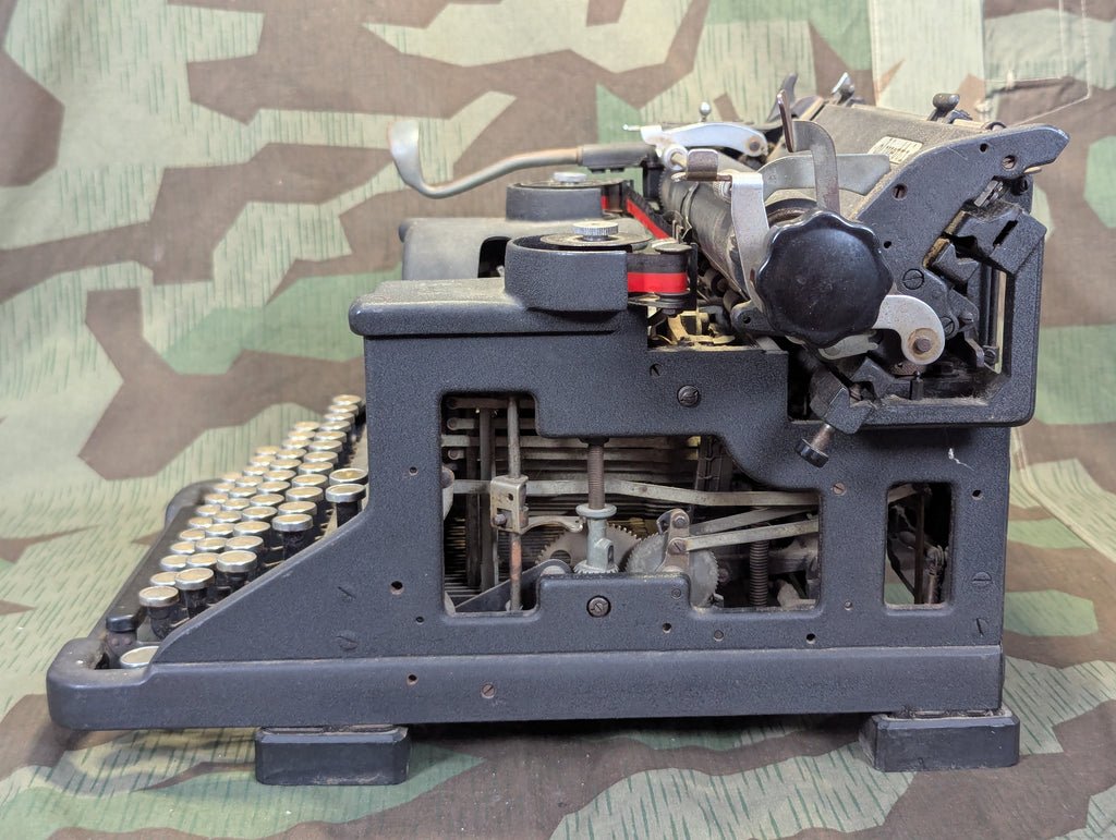 Olivetti M40 Simplified Kriegsausführung Italian German Typewriter (Needs Work) — image 18