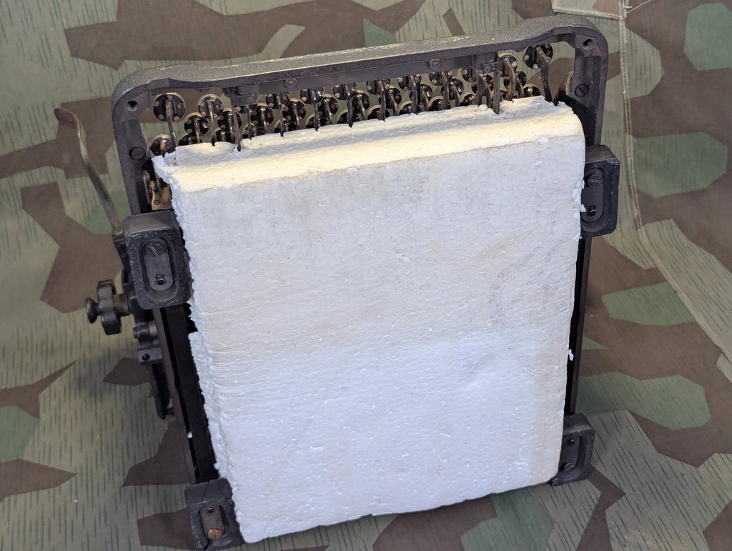 Olivetti M40 Simplified Kriegsausführung Italian German Typewriter (Needs Work) — image 24