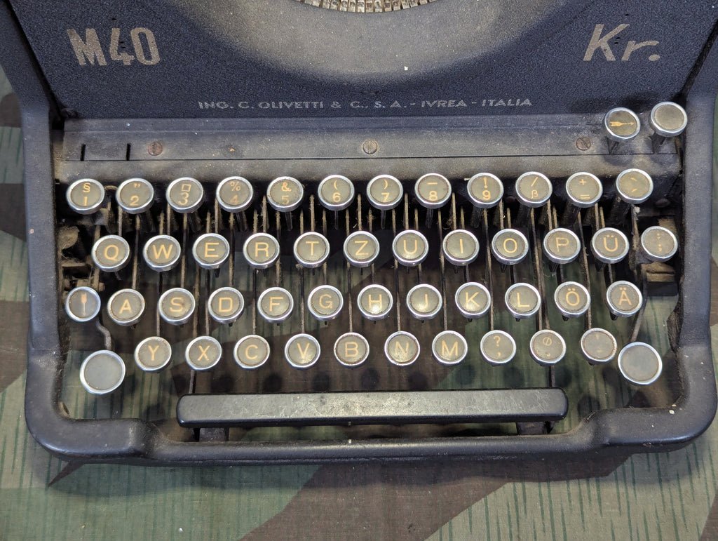 Olivetti M40 Simplified Kriegsausführung Italian German Typewriter (Needs Work) — image 5
