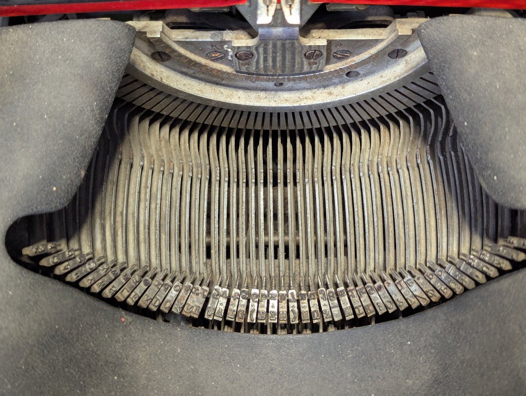 Olivetti M40 Simplified Kriegsausführung Italian German Typewriter (Needs Work) — image 6