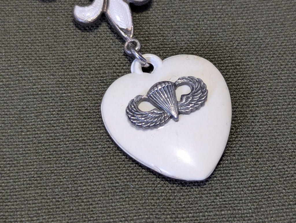 Fleur-de-lis Paratrooper Sweetheart Pin — image 3