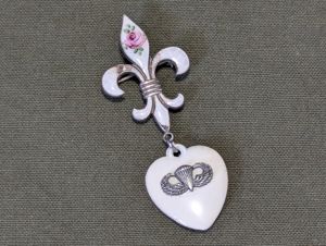 Fleur-de-lis Paratrooper Sweetheart Pin