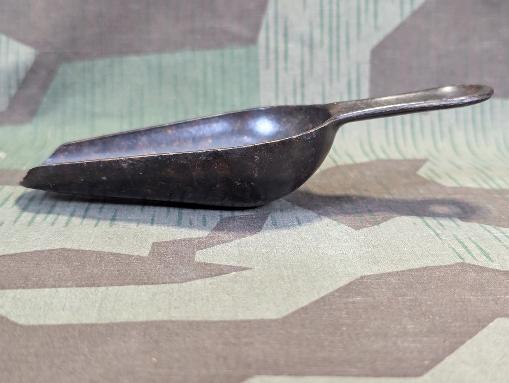 Small Bakelite Scoop — image 3