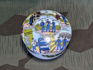 Reproduction Hoch Lebe der Reservemann Porcelain Keepsake Box