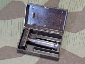 Original German Razor in Bakelite Box