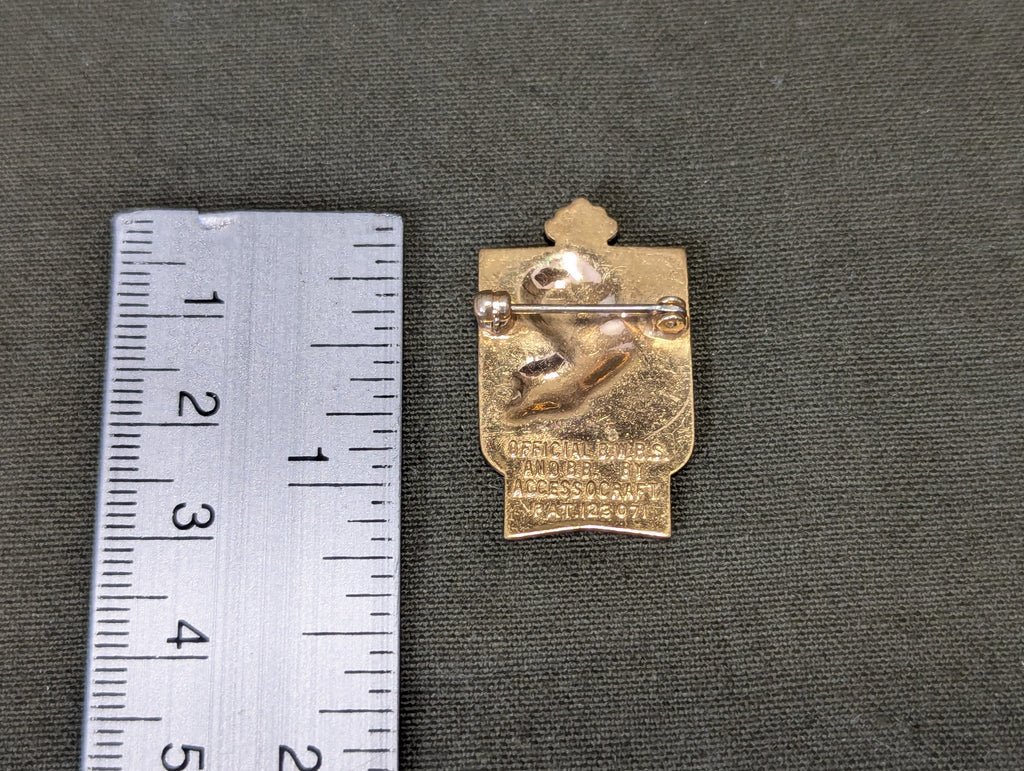 British War Relief Society Pin 'Dieu et mon Droit' — image 2