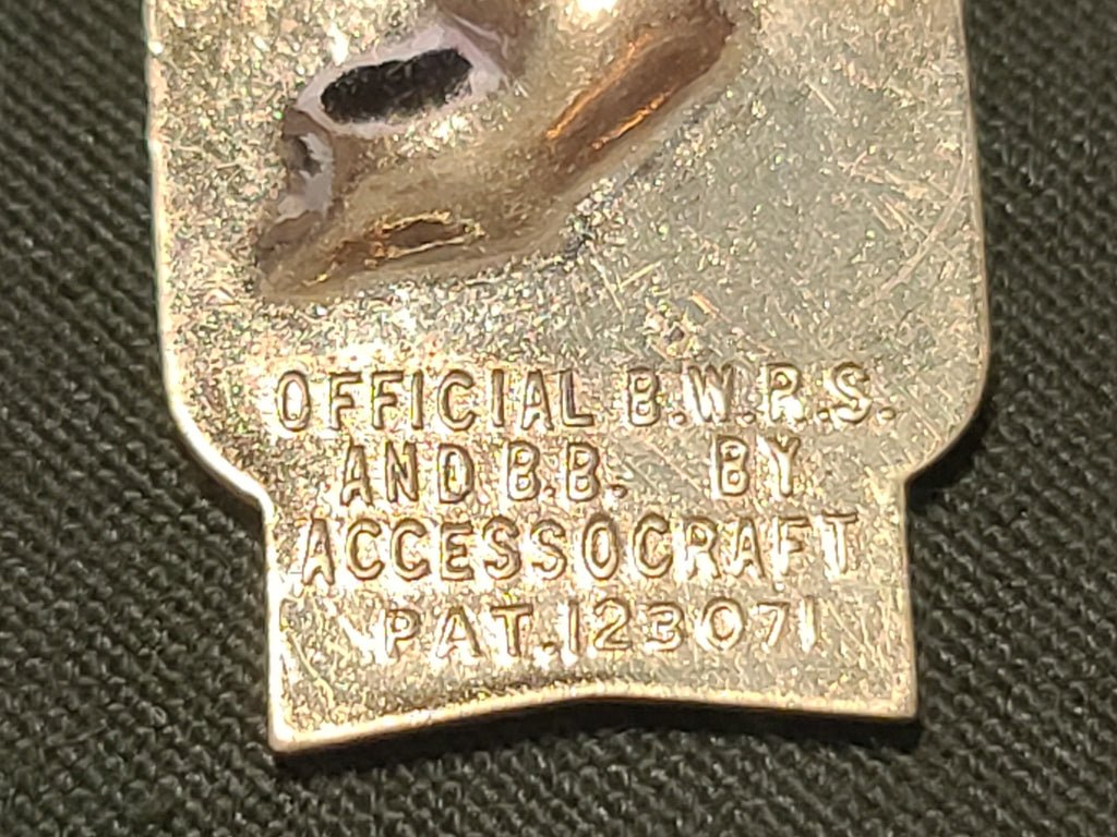 British War Relief Society Pin 'Dieu et mon Droit' — image 3