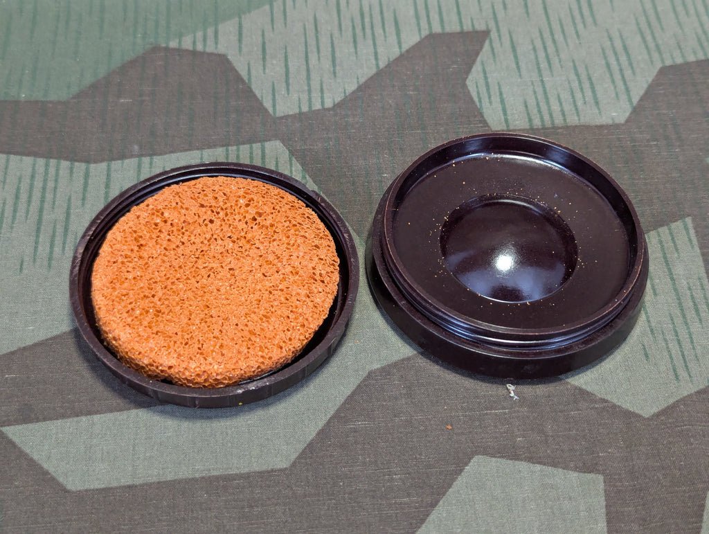 Famos Bakelite Stamp/Finger Moistening Pad — image 4