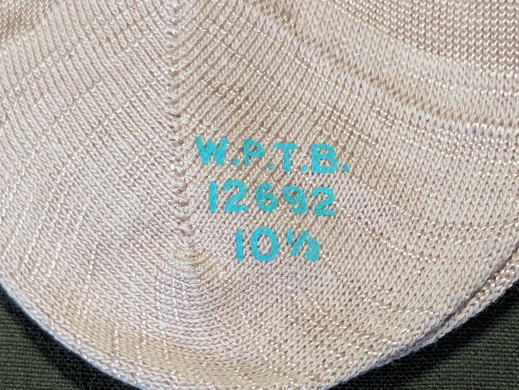 Canadian W.T.P.B. (Wartime Prices and Trade Board) Stockings Size 10.5 — image 2