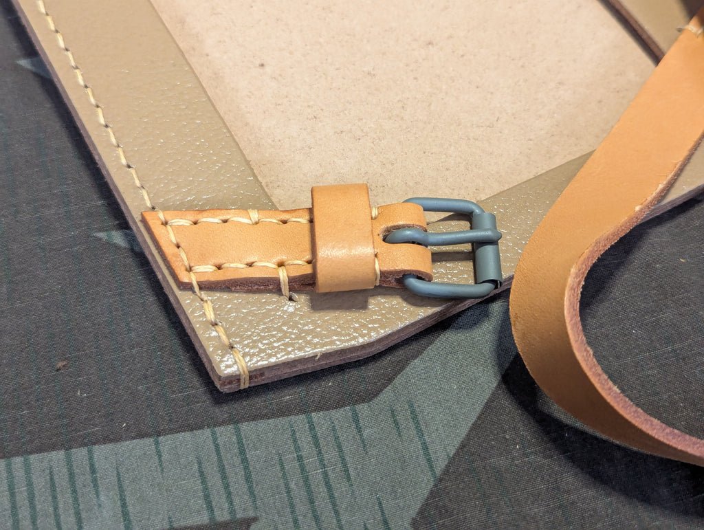 Reproduction Tan Preßstoff Straight Shovel Carrier — image 6