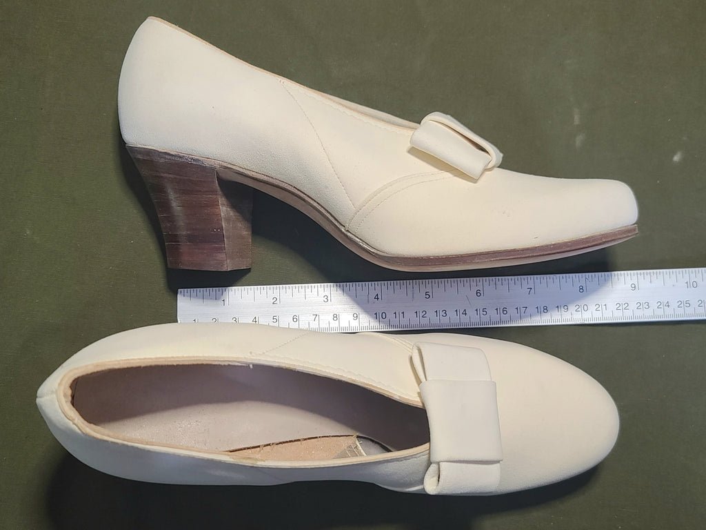 White Marine Corps Bow Pump Shoes in Box — image 15