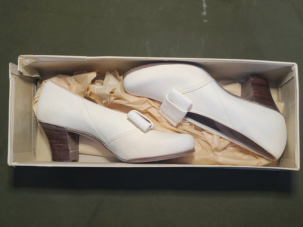 White Marine Corps Bow Pump Shoes in Box — image 25