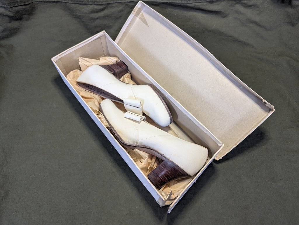 White Marine Corps Bow Pump Shoes in Box — image 4