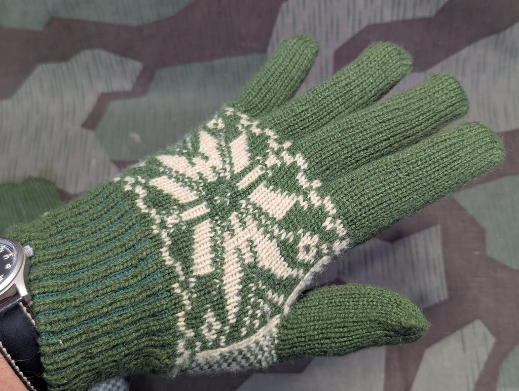 Green Snowflake Gloves Large — image 5