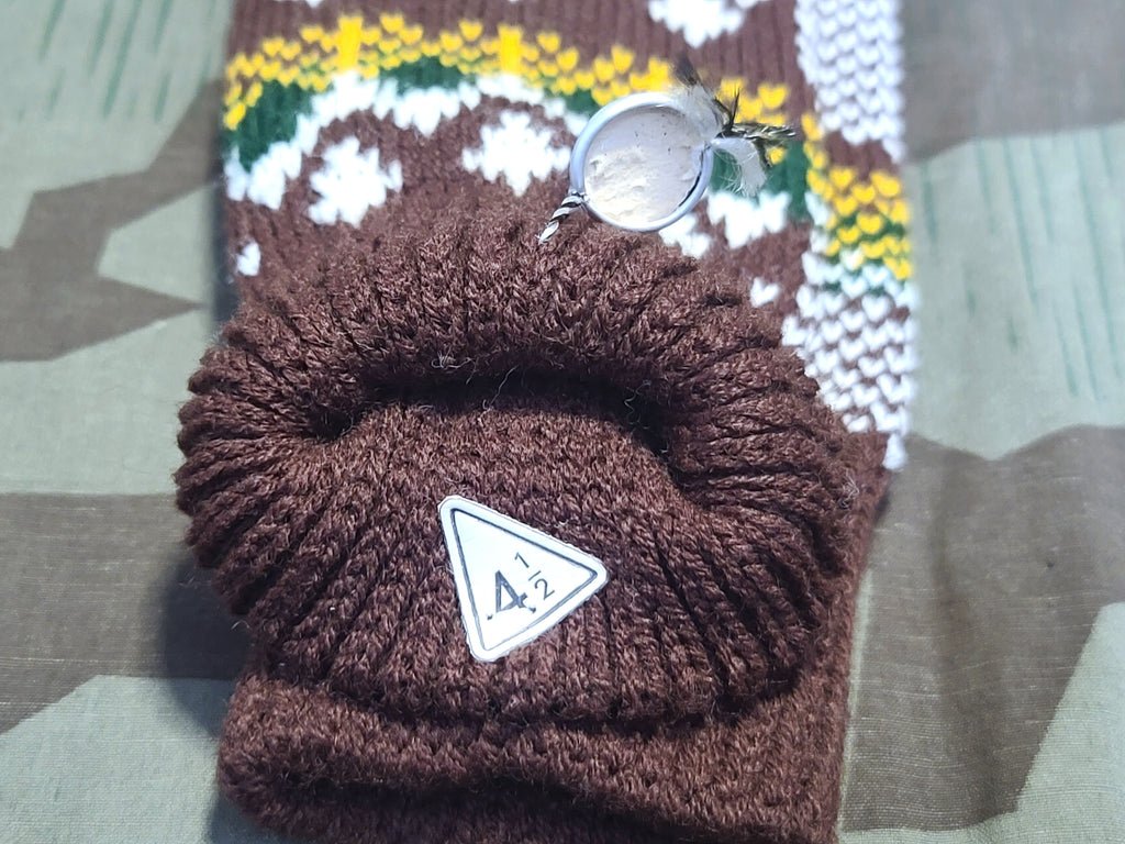 German Brown Patterned Mittens (Small) — image 6