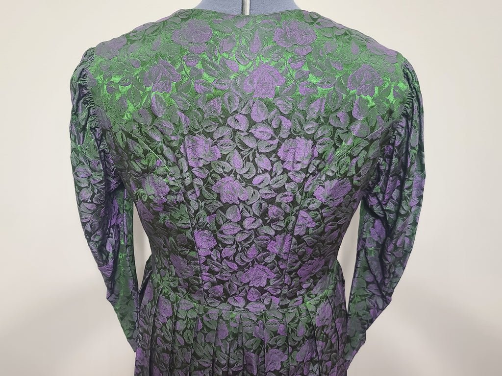 Green and Purple Dirndl(B-40' W-34' H-50') — image 10