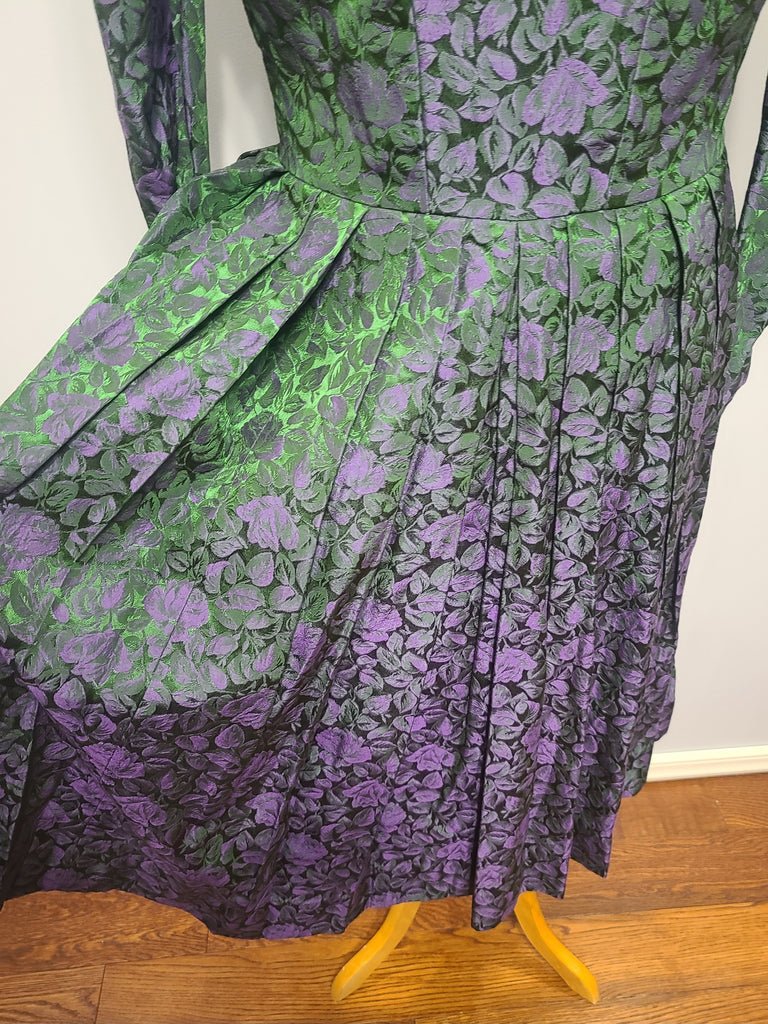 Green and Purple Dirndl(B-40' W-34' H-50') — image 11