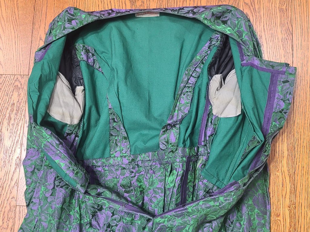 Green and Purple Dirndl(B-40' W-34' H-50') — image 14