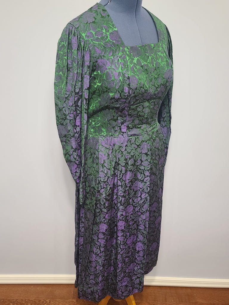 Green and Purple Dirndl(B-40' W-34' H-50') — image 5