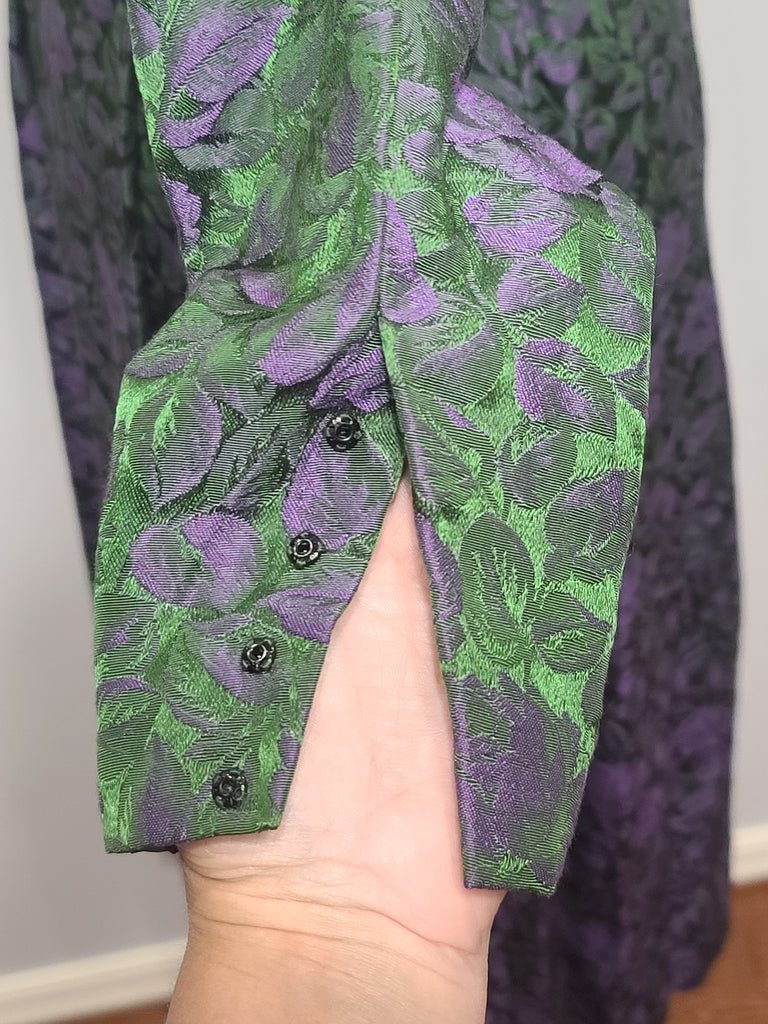 Green and Purple Dirndl(B-40' W-34' H-50') — image 9