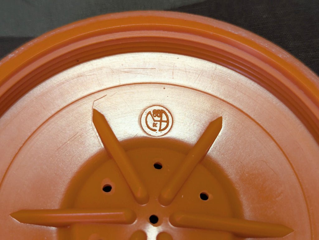 Original Orange Salt Shaker Dish Salzstreuer — image 11