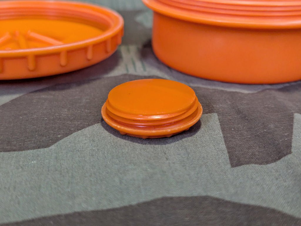 Original Orange Salt Shaker Dish Salzstreuer — image 8