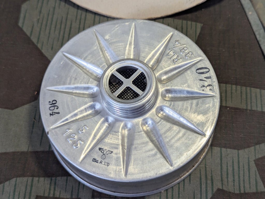 VM37 Volksgasmaske Luftschutz Gas Mask w/ Box — image 11