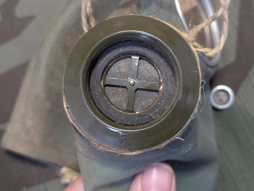 VM37 Volksgasmaske Luftschutz Gas Mask w/ Box — image 16