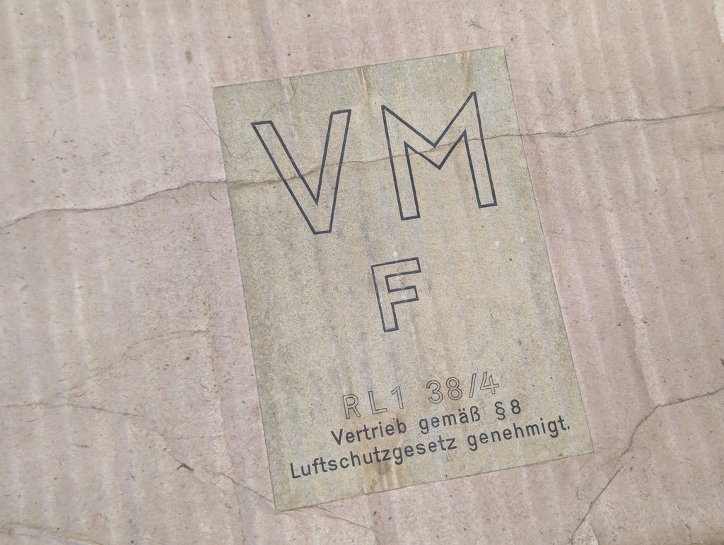 VM37 Volksgasmaske Luftschutz Gas Mask w/ Box — image 3