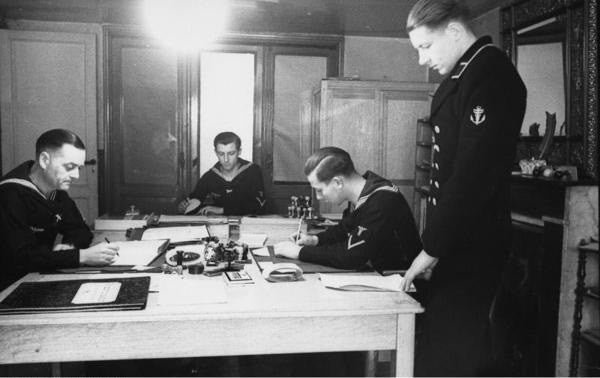 German 8 Stamp Carousel — image 4