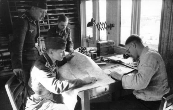 German 8 Stamp Carousel — image 5