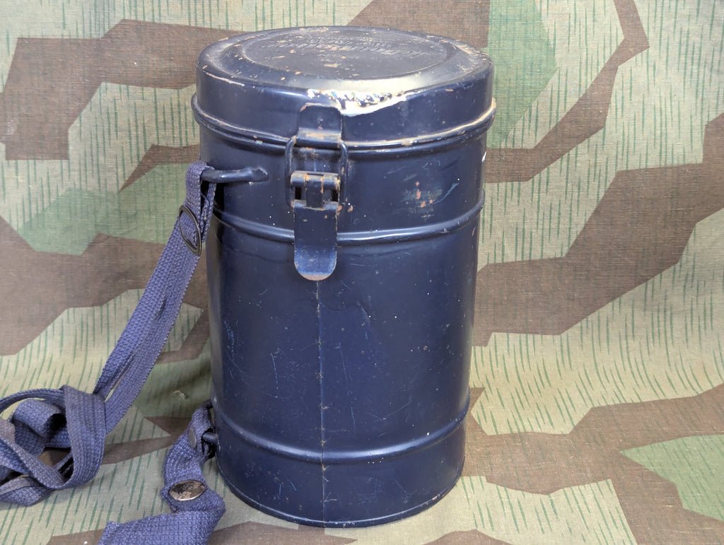 VM40 Volksgasmaske in Canister — image 10