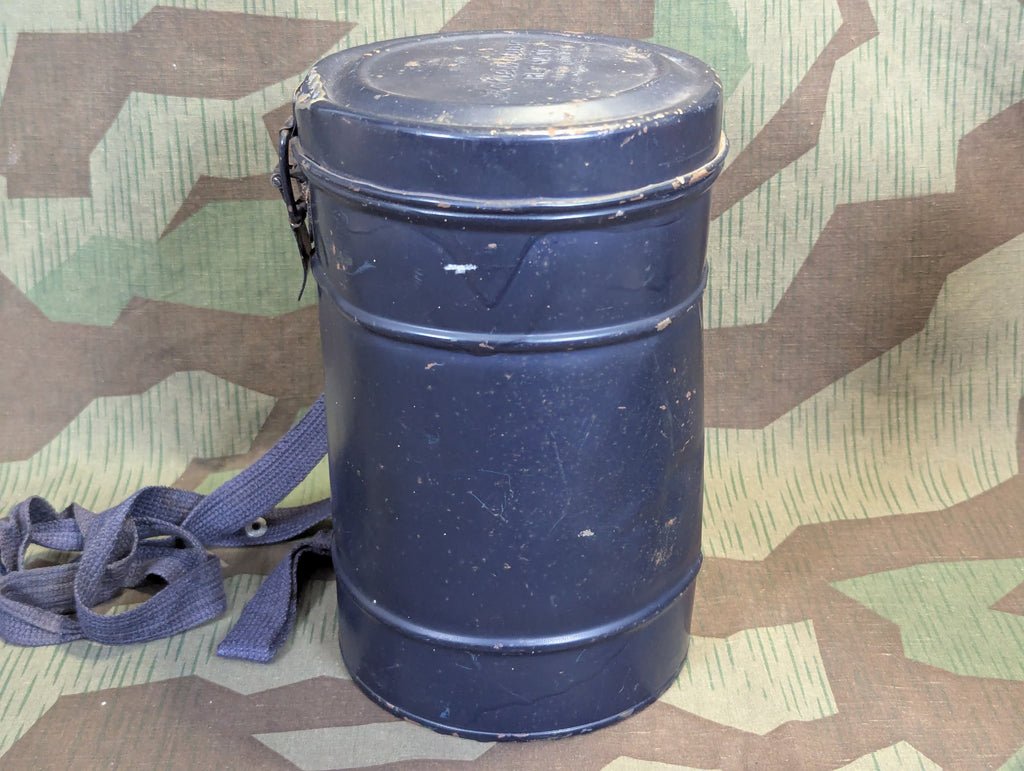 VM40 Volksgasmaske in Canister — image 11