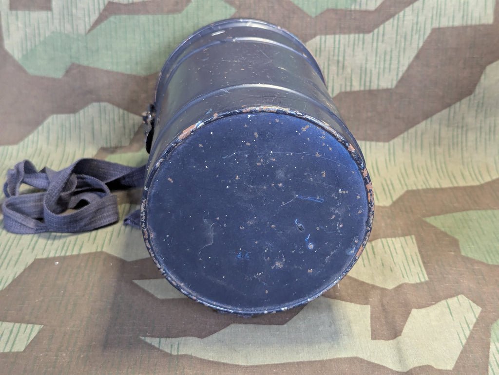 VM40 Volksgasmaske in Canister — image 12