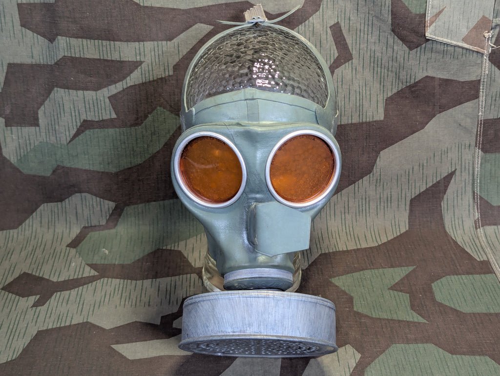 VM40 Volksgasmaske in Canister — image 13