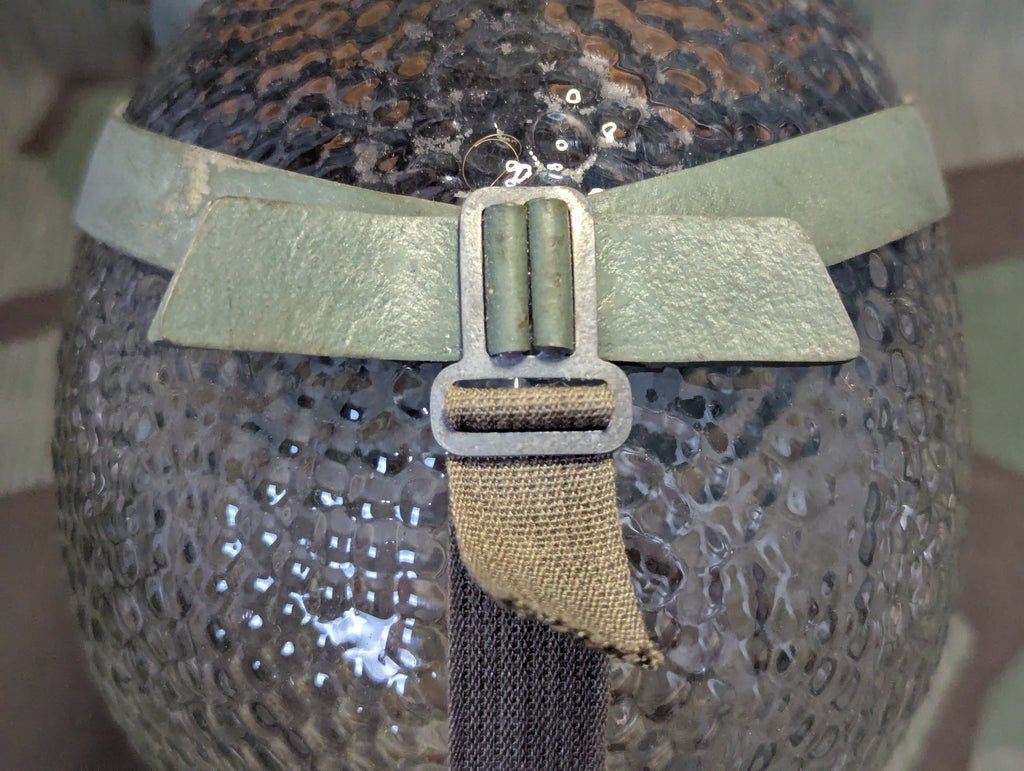 VM40 Volksgasmaske in Canister — image 17